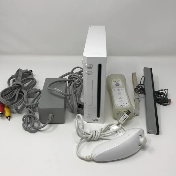 Nintendo Wii RVL-001 White Console w/Controller & nunchuck